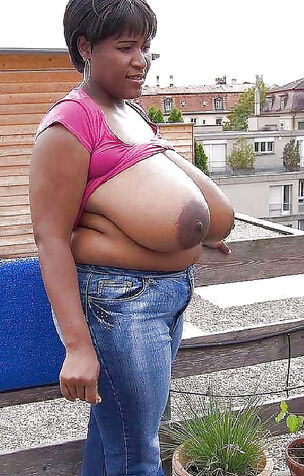 These big-chested black mommy