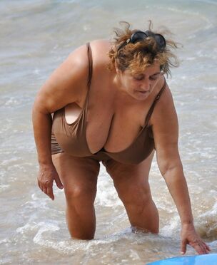 Nude and Elderly MOMs-CHUBBY..