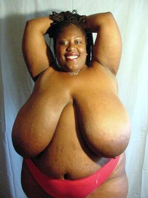 Plumper black mama with large..